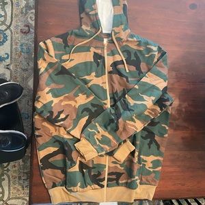 Men’s Camo hoodie sweatshirt very nice.